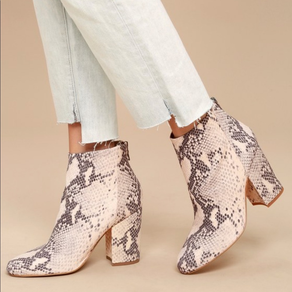 steve madden star snakeskin bootie size 6